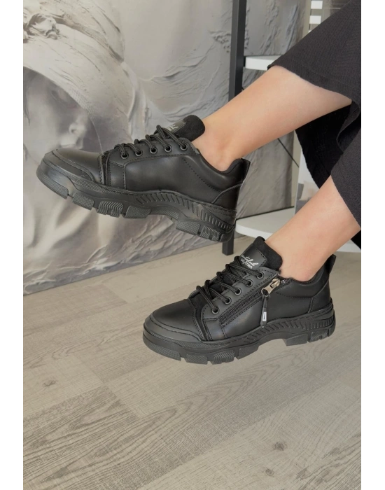 Elwa Siyah Cilt Bağcıklı Kadın Spor Ayakkabı