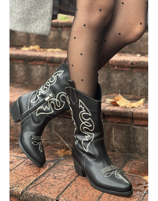 Emaly Siyah Cilt Beyaz İşlemeli Topuklu Kadın Çizme