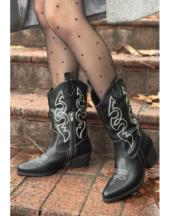 Emaly Siyah Cilt Beyaz İşlemeli Topuklu Kadın Çizme