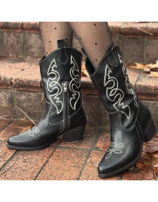 Emaly Siyah Cilt Beyaz İşlemeli Topuklu Kadın Çizme