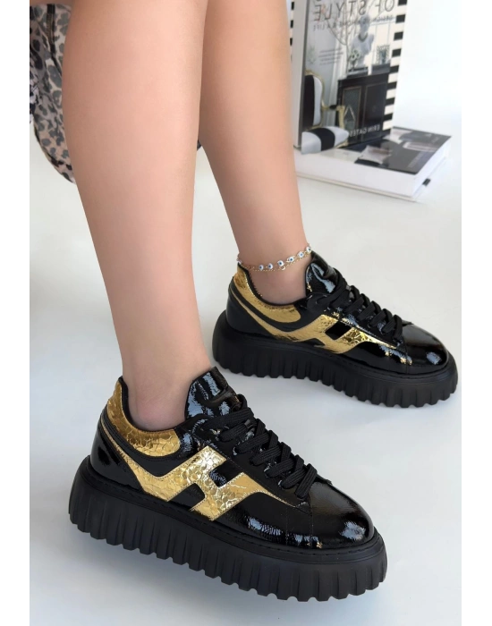 Gesti Siyah Rugan Altın Detaylı Bağcıklı Spor Ayakkabı