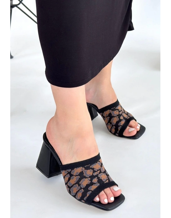 Janji Siyah Triko Desenli Topuklu Kadın Terlik