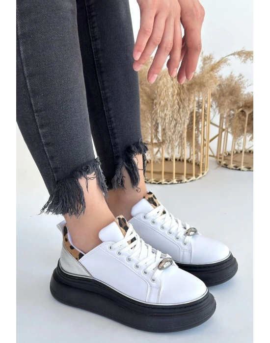 Jista Beyaz Cilt Siyah Tabanlı Bağcıklı Kadın Spor Ayakkabı