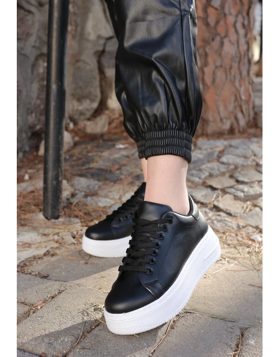 Leran Siyah Cilt Beyaz Tabanlı Bağcıklı Kadın Spor Ayakkabı