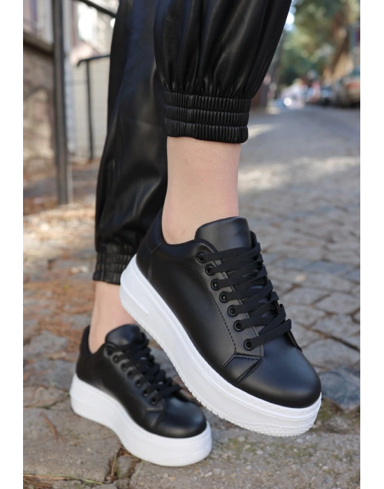 Leran Siyah Cilt Beyaz Tabanlı Bağcıklı Kadın Spor Ayakkabı