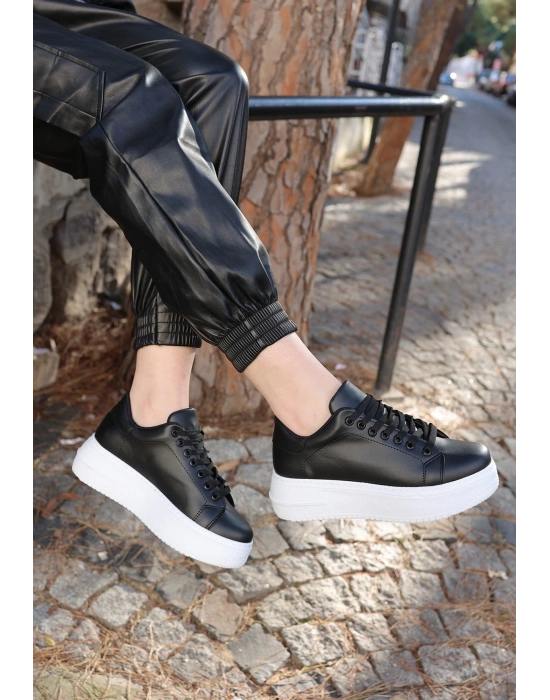 Leran Siyah Cilt Beyaz Tabanlı Bağcıklı Kadın Spor Ayakkabı