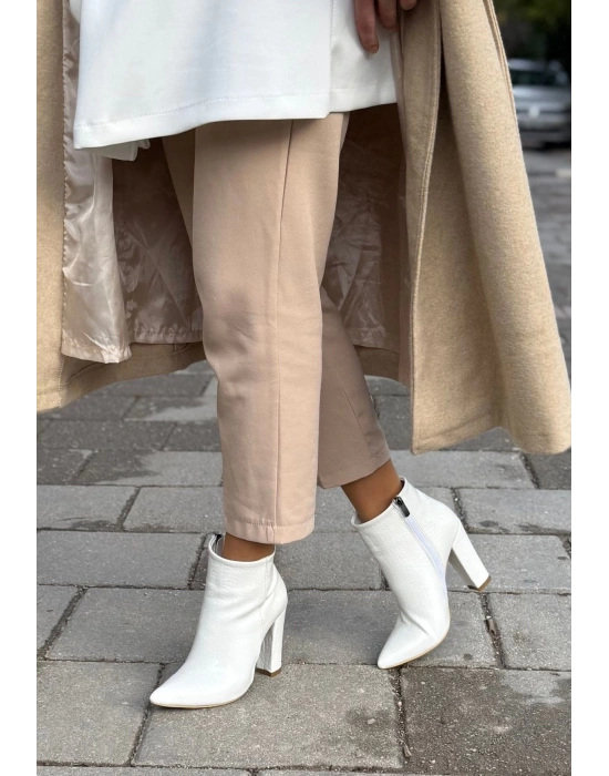 Loora Beyaz Rugan Desenli Topuklu Kadın Bot