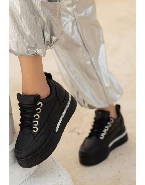 Lulu Siyah Cilt Bağcıklı Kadın Spor Ayakkabı