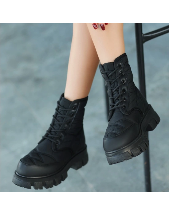 Mabel Siyah Cilt Bağcıklı Kadın Bot