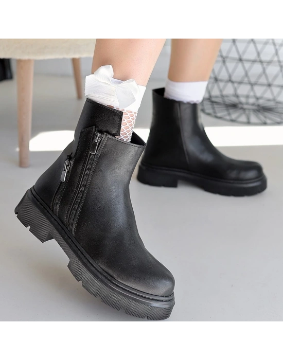 Menta Siyah Cilt Fermuar Aksesuarlı Kadın Bot