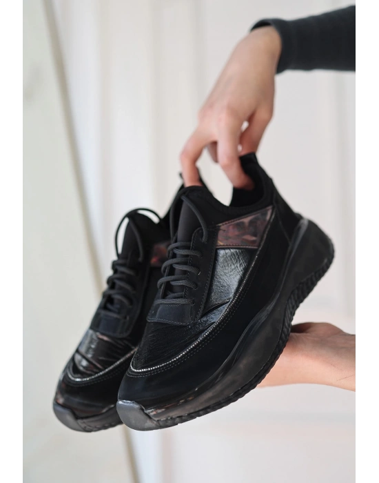 Nadio Siyah Rugan Siyah Tabanlı Bağcıklı Kadın Spor Ayakkabı