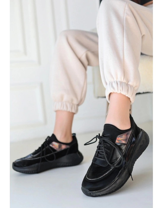 Nadio Siyah Rugan Siyah Tabanlı Bağcıklı Kadın Spor Ayakkabı