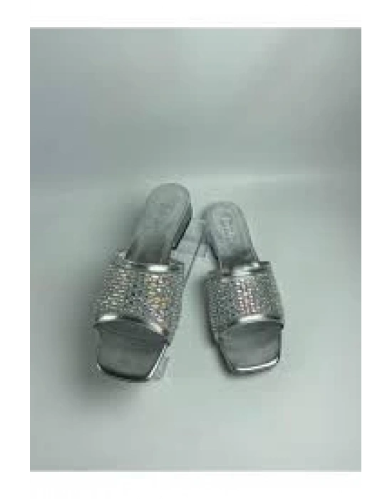 Ortu Gümüş Cilt İşlemeli Terlik