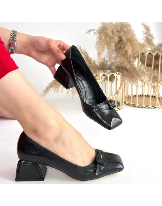 Pentio Siyah Rugan Kadın Topuklu Ayakkabı