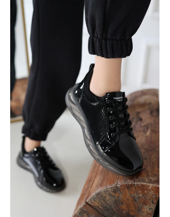 Piona Siyah Rugan Gri Tabanlı Kadın Spor Ayakkabı