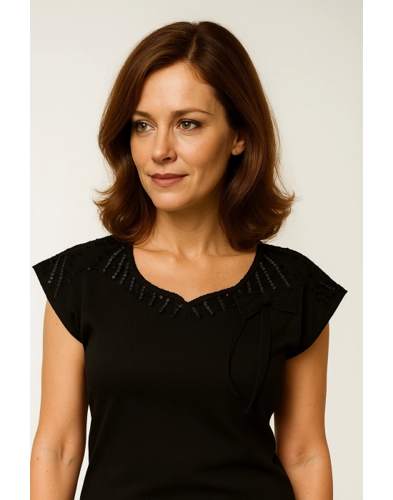 Şahinler Nakışlı Sıfır Kol bluz B349