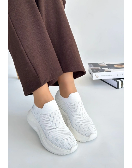 Soord Beyaz Triko Boncuk İşlemeli Kadın Spor Ayakkabı