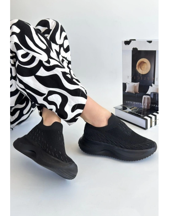 Soord Siyah Triko Boncuk İşlemeli Kadın Spor Ayakkabı