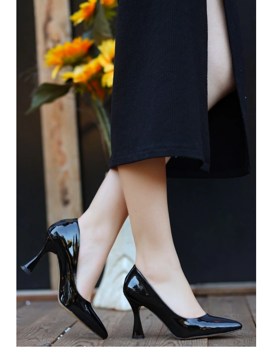 Ulba Siyah Rugan Ayakkabı Kadın Stiletto