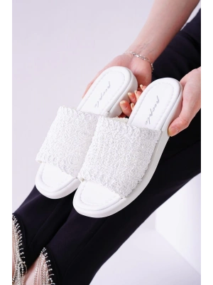 Claris Beyaz Örgü Kadın Terlik