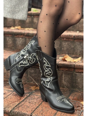 Emaly Siyah Cilt Beyaz İşlemeli Topuklu Kadın Çizme