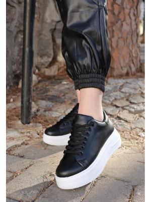 Leran Siyah Cilt Beyaz Tabanlı Bağcıklı Kadın Spor Ayakkabı