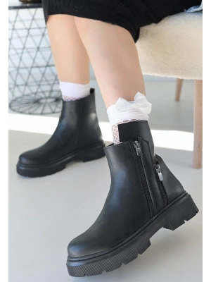 Menta Siyah Cilt Fermuar Aksesuarlı Kadın Bot