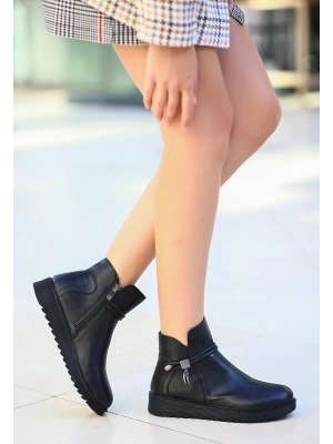 Milana Siyah Cilt Kadın Bot