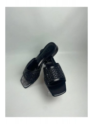 Ortu Siyah Cilt İşlemeli Terlik