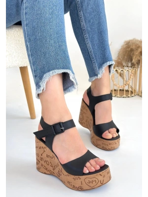 Riboy Siyah Cilt Dolgu Topuk Kadın Sandalet
