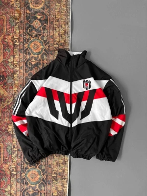 TARAFTAR Çift Taraflı Mont BJK