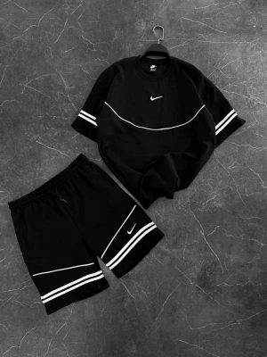 Şerit Detay Detay Unisex Şortlu Takım