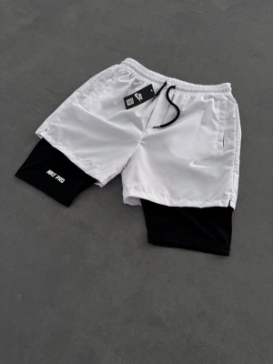 Spor Taytlı Şort Beyaz