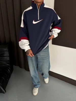 Dik Yaka Şardonlu Sweatshirt