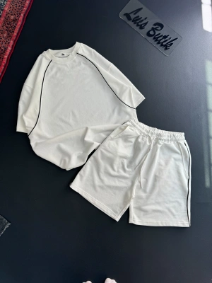 Biyeli Unisex Şortlu Takım - Beyaz