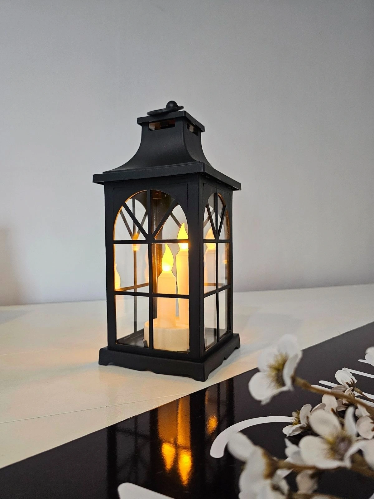 Ambiance 31Cm Siyah LED Fener - Gerçek Camlı, Titreşimli Alevsiz Mum Işığı