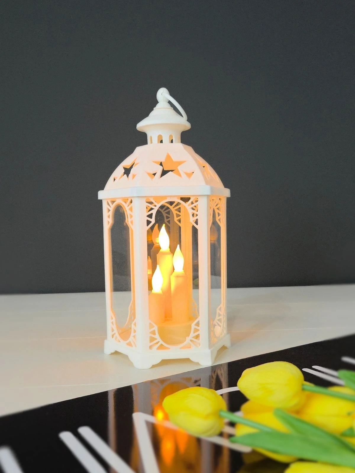 Astrum 33cm Beyaz LED Fener Mumluk - Gerçek Camlı & Pille Çalışan Dekoratif Aydınlatma