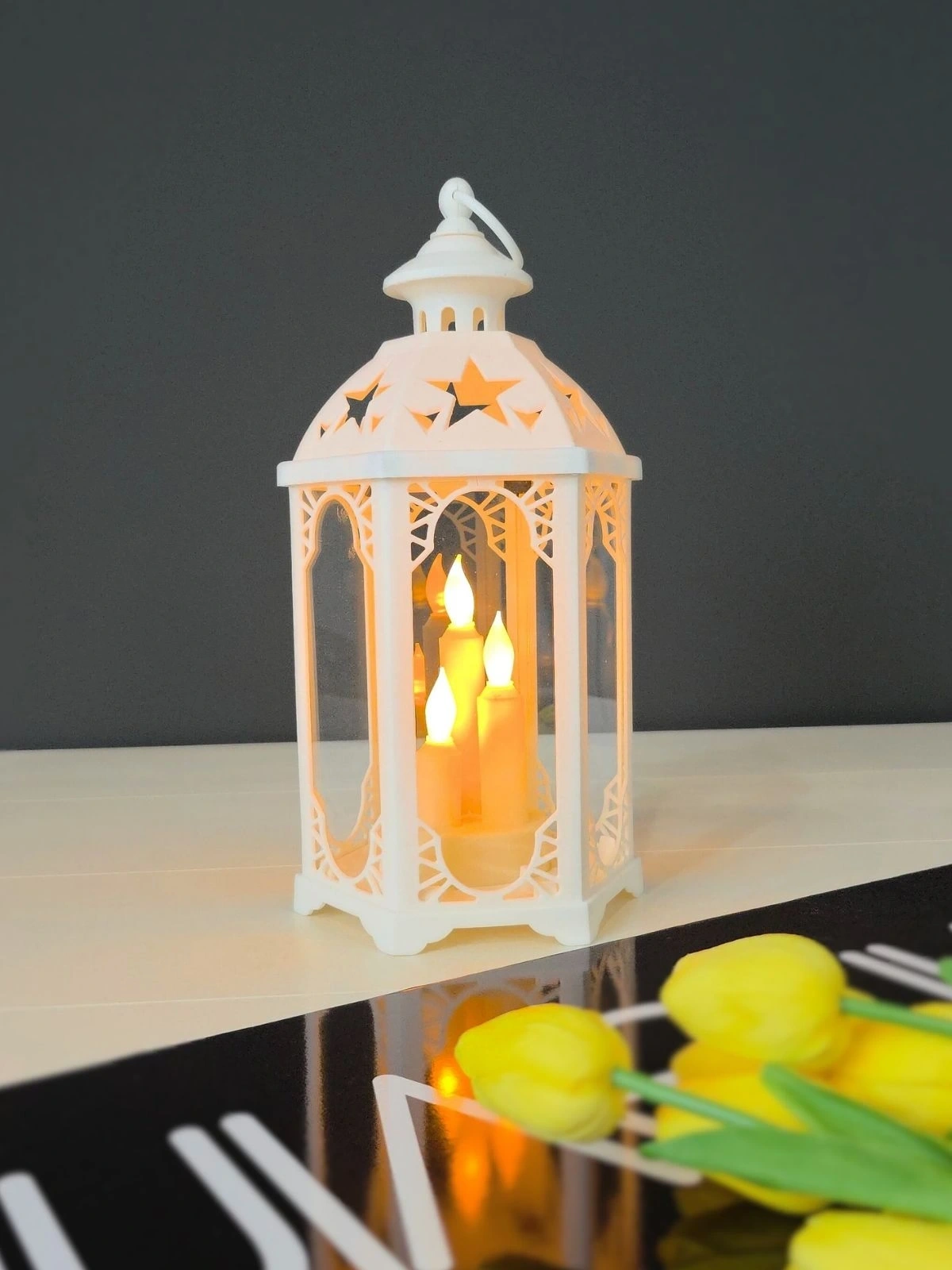 Astrum 33cm Beyaz LED Fener Mumluk - Gerçek Camlı & Pille Çalışan Dekoratif Aydınlatma