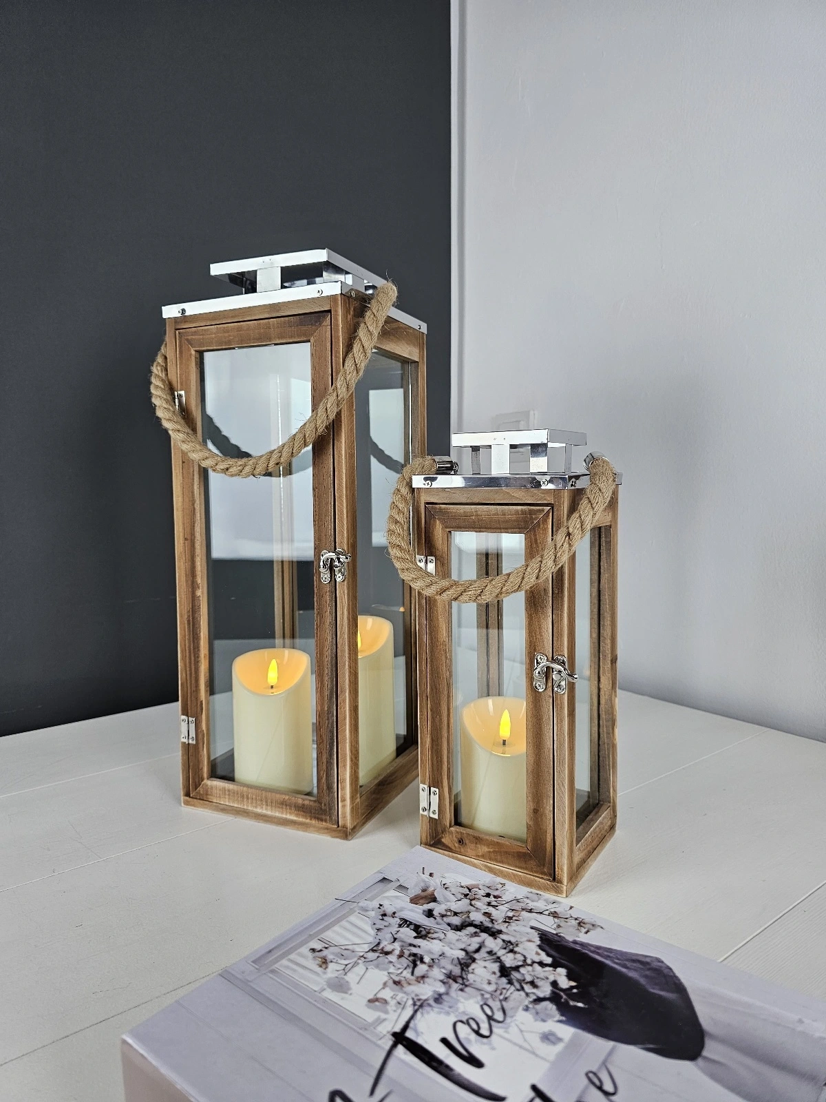 Çelik Çatılı İkili Ahşap Mumluk Fener Seti Nordora