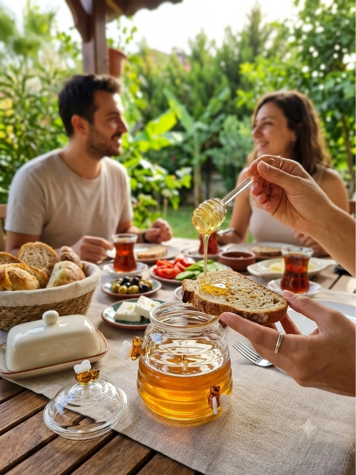 El Yapımı Borosilikat Cam Bal Kavanozu – Arı Figürlü & Kaşıklı (450 ml)
