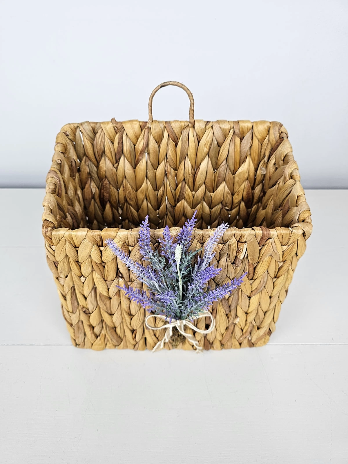 Lavanta Çiçekli Hasır Kapı Sepeti Gazetelik Posta Kutusu 30cm