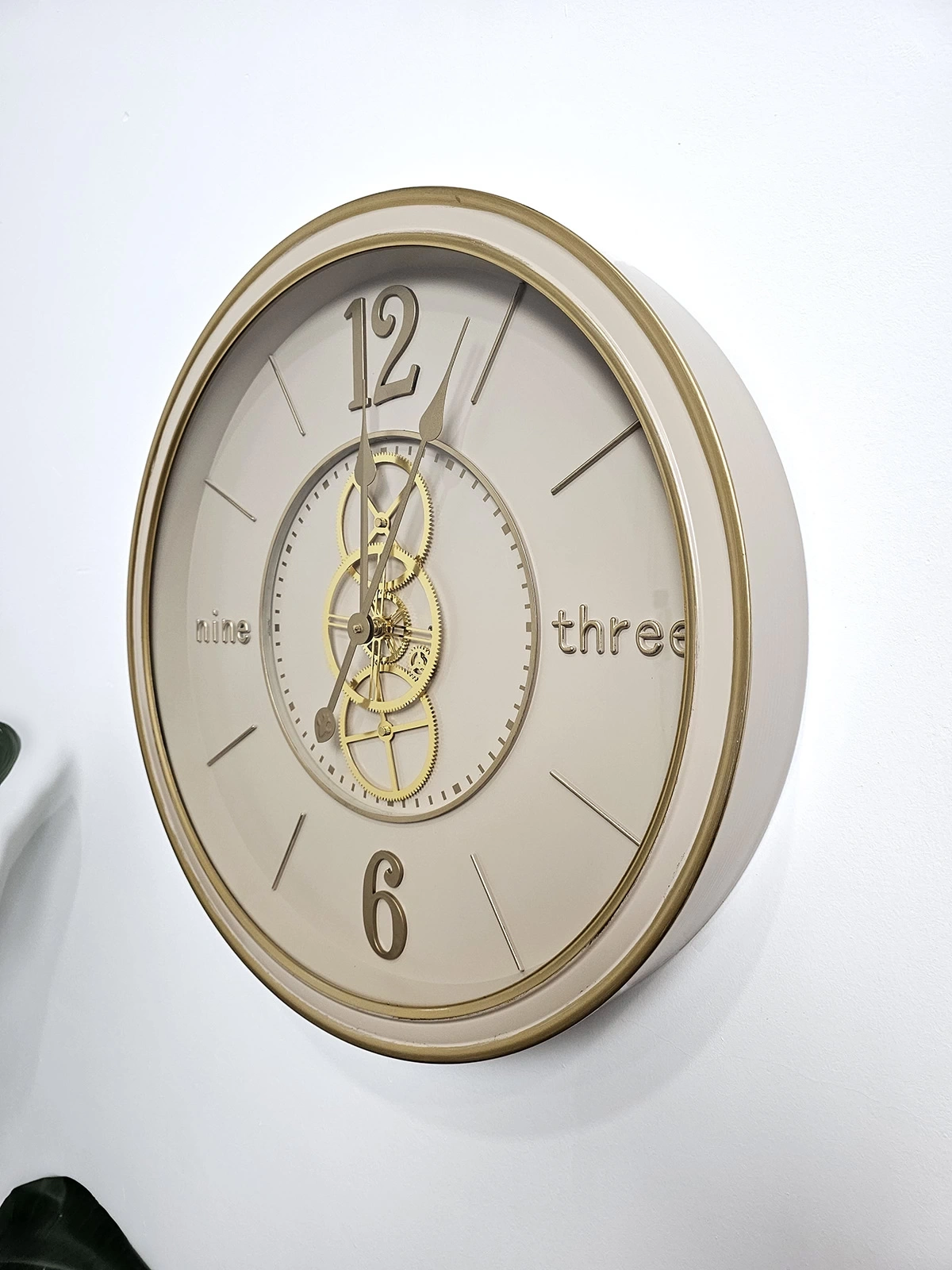 LUNA ÇARKLI METAL DUVAR SAATİ KREM 60CM