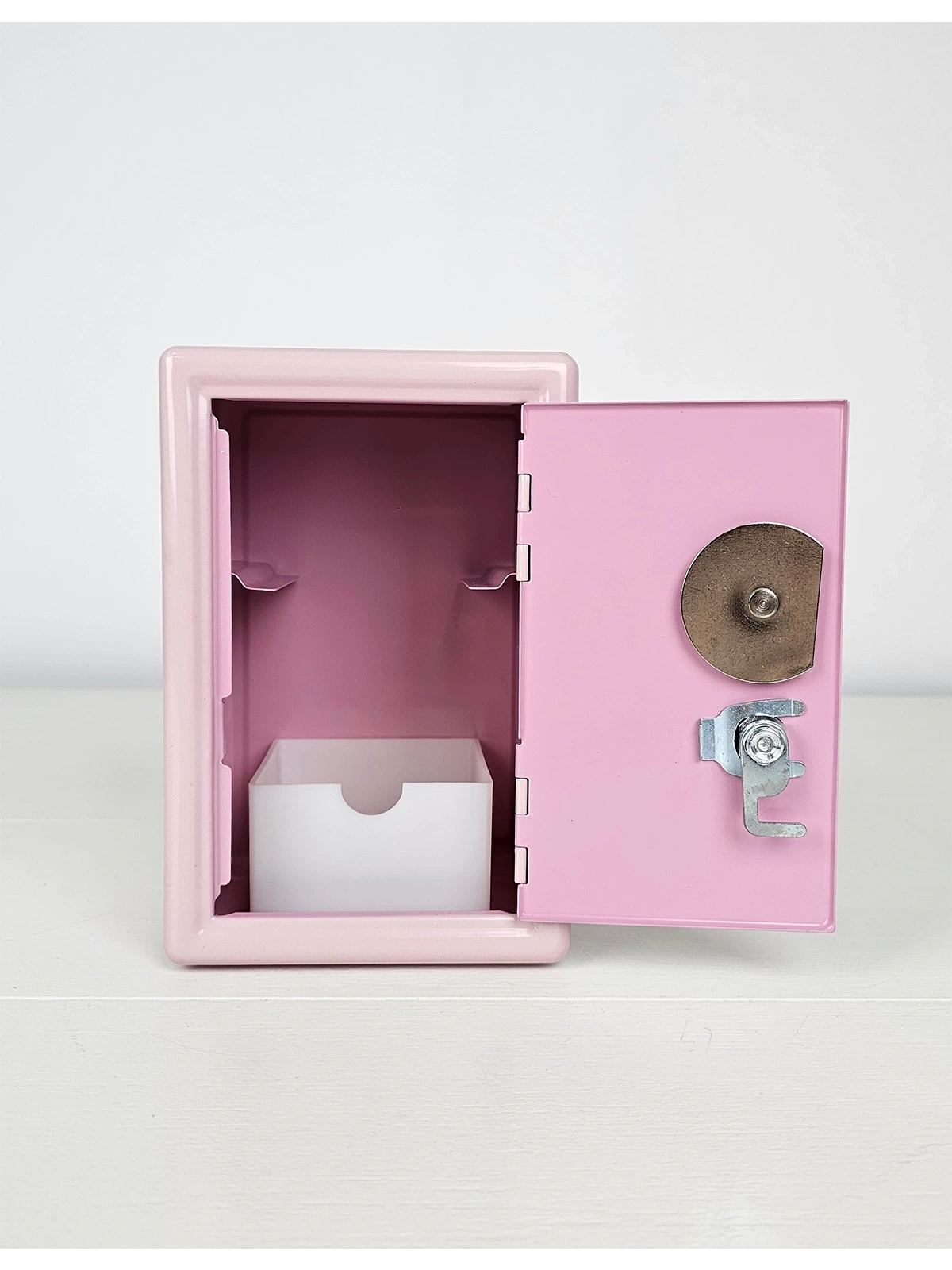 Nostaljik Şifreli ve Anahtarlı Çelik Kasa Dekoratif Kumbara 18 Cm