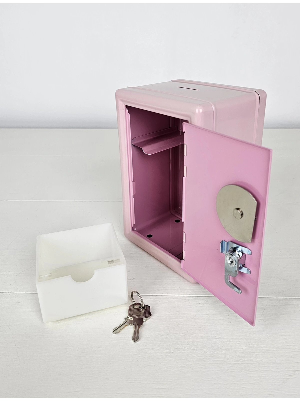 Nostaljik Şifreli ve Anahtarlı Çelik Kasa Dekoratif Kumbara 18 Cm