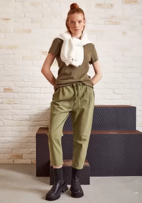 Lockere Gabardine-Hose mit Taillenband Khaki