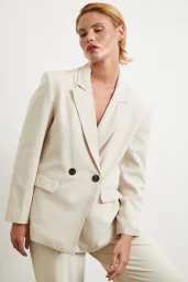 جاكيت بليزر من قماش الكتان ذو زرين باللون الكريمي