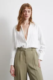 قميص مخطط بأزرار أبيض