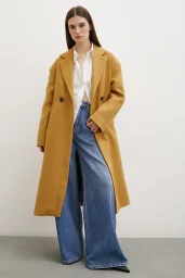 معطف صوفي متوسط ​​الحجم باللون البني