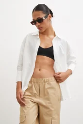 قميص كم قصير مشقوق لونه العاجي