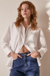 Einzelne Tasche Baumwollhemd Weiß